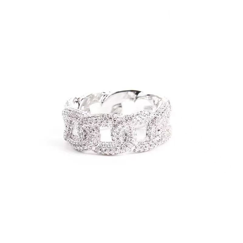 Un anello a catena cubana placcato in platino personalizzato, di alta qualità e alla moda, con diamanti interi, adatto sia per uomo che per donna._voghion.com