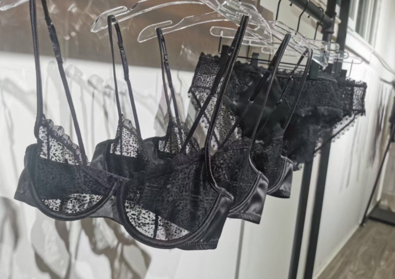 Abbigliamento da donna Sexy reggiseno a rete ultrasottile affollato stampa leopardata prospettiva tentazione biancheria intima da donna grande petto mostra piccolo reggiseno push-up_voghion.com