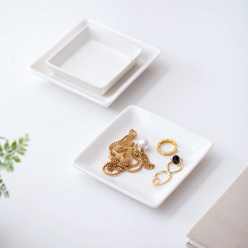 Assiette ronde carrée en céramique polygonale simple, assiette à dessert, assiette à sauce, assiette à collation en porcelaine blanche peinte en or_voghion.com