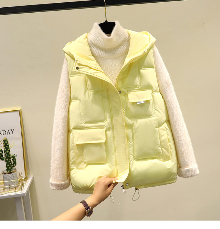 Gilet matelassé à capuche tendance pour femme – Veste matelassée sans manches, coupe ajustée, légère et élégante (M-XXL, kaki/vert/noir/beige/bleu marine/jaune)_voghion.com