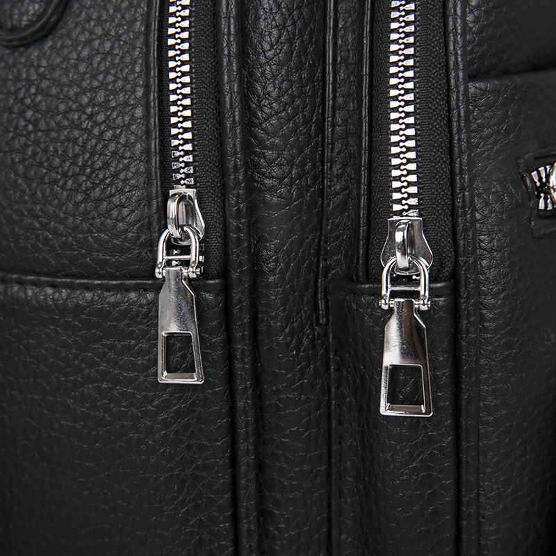 Mochila feminina em couro macio texturizado, ideal para viagens. Estilo moderno, casual e versátil. Mochila multifuncional e elegante para mulheres._voghion.com