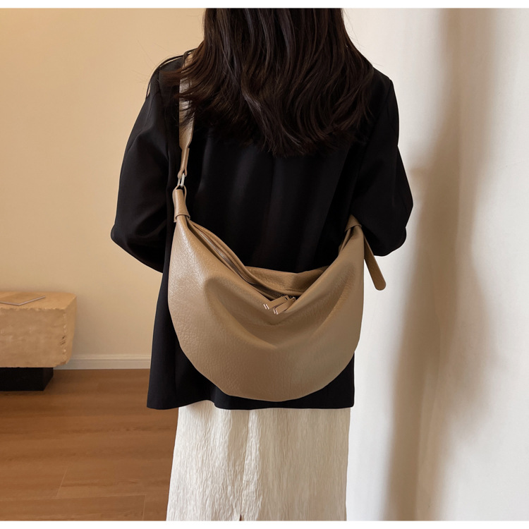 Minimalist high-capacity soft leather crossbody 2024 new Tote casual women's single shoulder dumpling bag banana boat_voghion.com