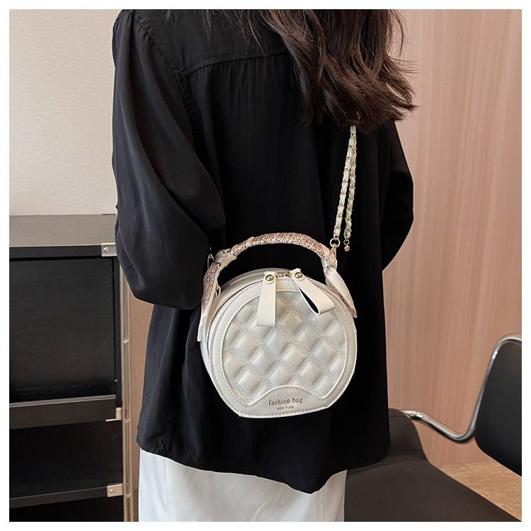Lingge Embroidered Thread New Style Women's Popular Scarf Net Red Chain Crossbody Handheld Small Square Bag_voghion.com