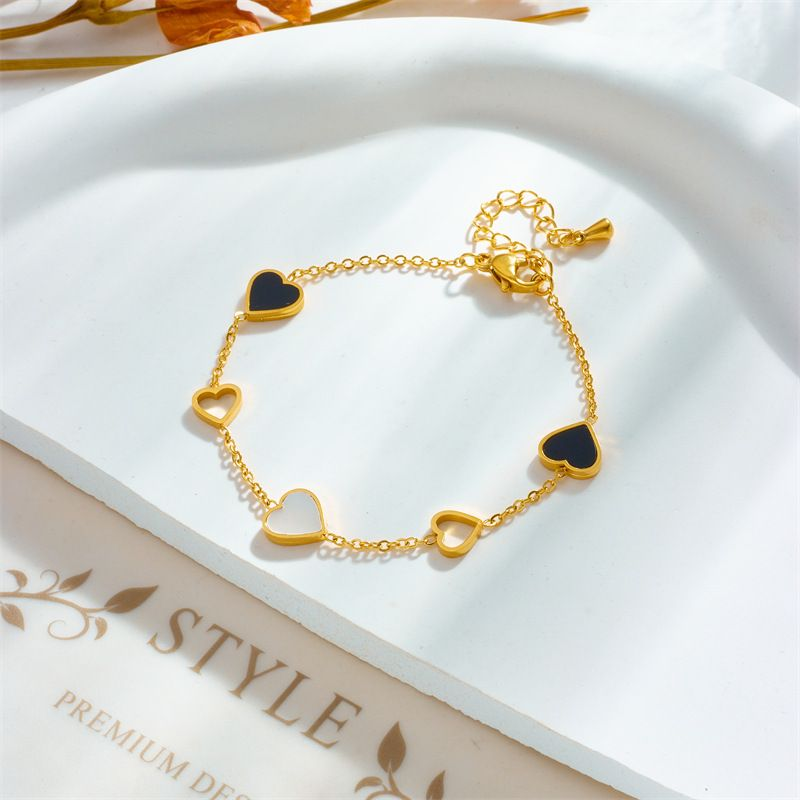 Pulsera de acero de titanio con diseño de nicho de moda, en blanco y negro, con diseño de amor hueco, sencilla y versátil para uso diario._voghion.com