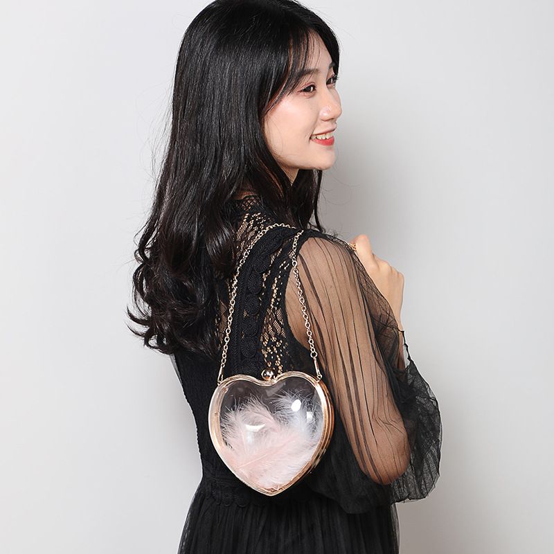 Borsa a tracolla con catena e pochette da sera trasparente in acrilico a forma di cuore_voghion.com
