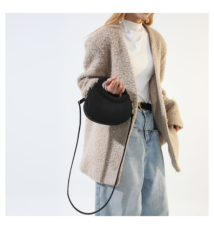 2024 New Winter Handheld Shoulder Women's Folded Personalized Casual Crossbody with Western Style Solid Color Design Bag_voghion.com