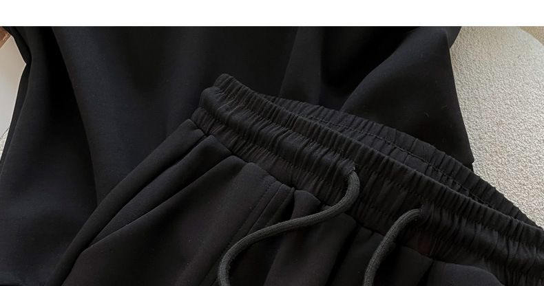 Ensemble de vêtements de sport décontractés pour femmes - Haut à manches courtes et short de course de style coréen (tenue d'été 2 pièces haut de gamme et polyvalente)_voghion.com