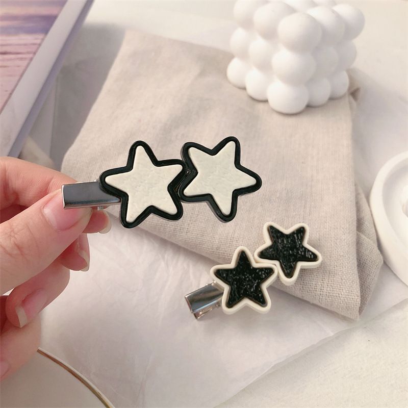 INS Sweet Cool Silver Duckbill Color Block Schwarz-Weiß-Stil Pentagramm Haar Stirn Pony_voghion.com