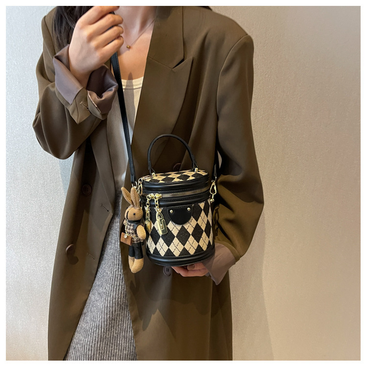 2023 neue Heiße Verkauf Retro frauen Tasche Mode-Trend Einfache Vielseitige Umhängetasche Textur Handheld Eimer Tasche_voghion.com