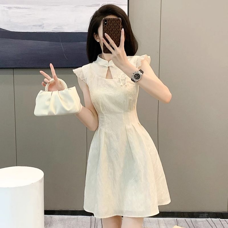 Nuovo stile cinese puro dimagrante per le donne, design unico con piccole maniche a svolazzo, abito cheongsam migliorato che stringe la vita_voghion.com