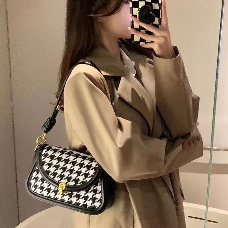 Xiaofang New Feeling Borsa a tracolla singola in lana Xiaoxiangfeng da donna sotto le ascelle 2024 Borsa autunno/inverno_voghion.com