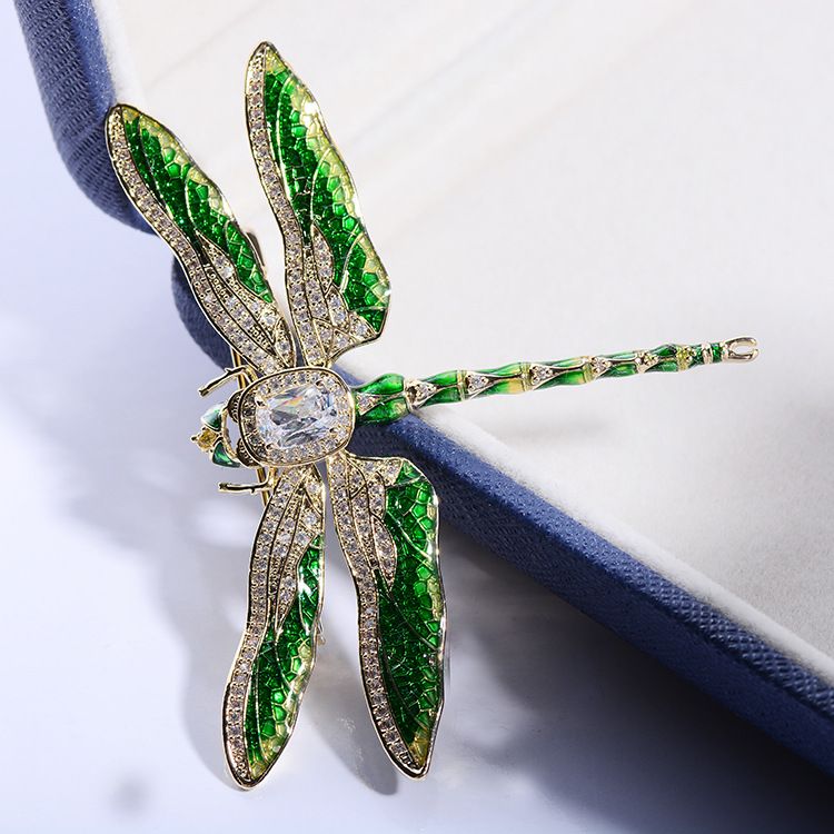 Spilla con zircone a forma di libellula con goccia di olio e smalto temperamento_voghion.com