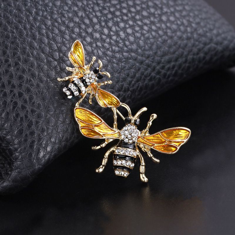 Neue leichte Luxus-Biene, ein einfaches Temperament, Insektenbrosche mit modischer und süßer kleiner Nadel, blendfreie Kragennadel_voghion.com