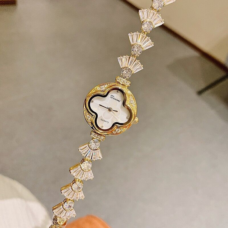Dimini dinimi new fashion quadrifoglio quadrante in madreperla pieno di diamanti elegante braccialetto a forma di ventaglio orologio da donna lusso leggero_voghion.com