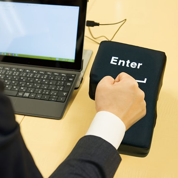 Enter-Nickerchenkissen mit USB, unzerbrechlichem großen Enter-Knopf, Wurfkissen mit Mauspad, Stressabbau-Boxsack für den Büro-Desktop_voghion.com