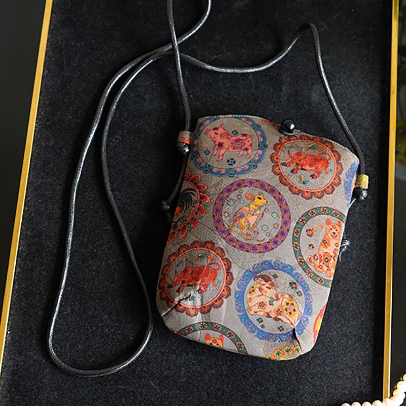 Immaterielles Kulturerbe Xiangyun Seide National Crossbody für Frauen, 2024 Neue chinesische Stil Walking Handy_voghion.com
