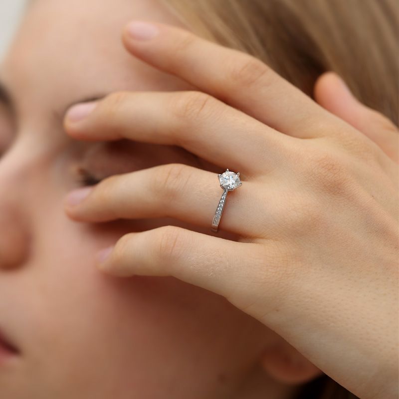 Reng Sëlwer Klassesche Six Claw Mosonit Mikro Set Ring Damen Hochzäitsring, 1 Karat Liicht Luxus Villsäiteg fir Männer_voghion.com