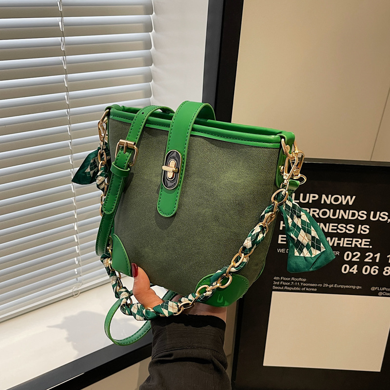 Korean style high-end and versatile bucket 2024 new niche crossbody bag, women's fashion chain handbag_voghion.com