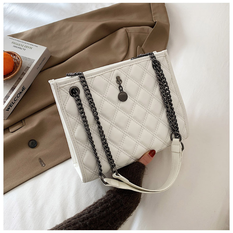 2023 primavera e l'estate nuova moda monospalla ascellare borsa filo ricamo rombico borsa tendenza catena tote bag donne_voghion.com