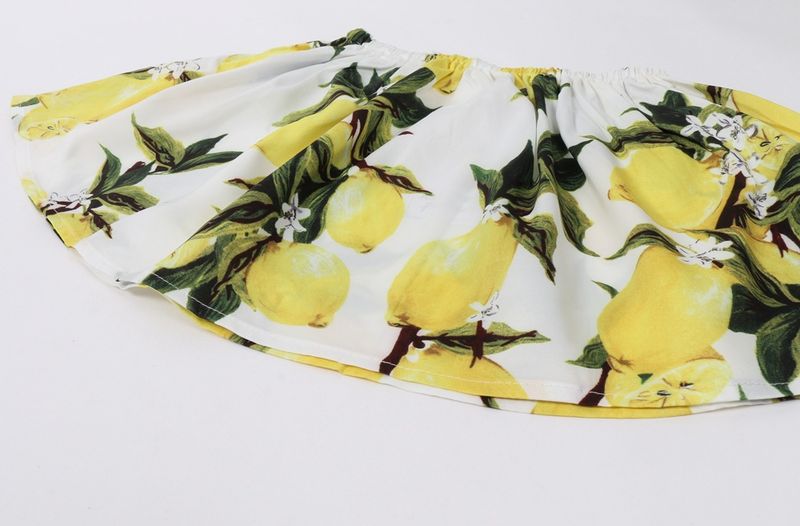 Kinderbekleidung für Mädchen, Jeansshorts, Anzug, rosa One-Shoulder-Top, weiße Shorts, zweiteilig_voghion.com