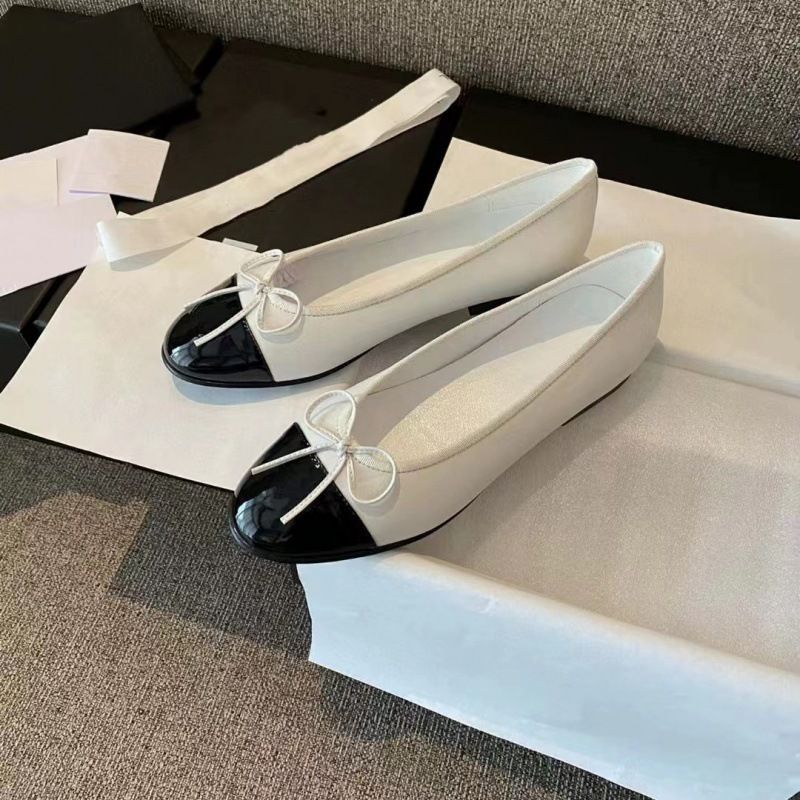 Xiaoxiangfeng Ballett-Schleife mit Farbblockierung, flache, vielseitige Faulenzer für Damen mit leichtem Mund, Slipper mit einem Fuß_voghion.com