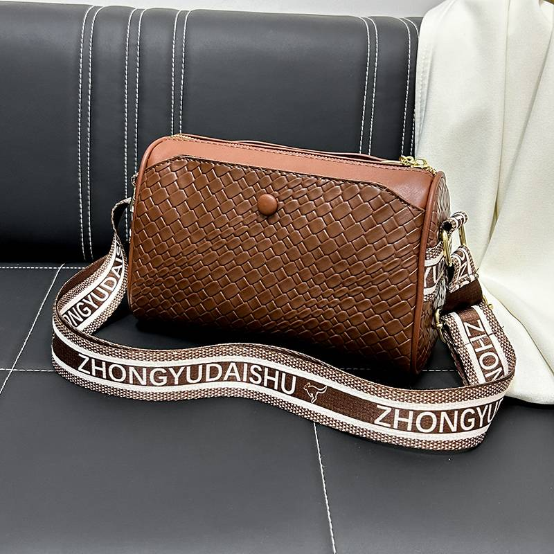 Kožená dámská taška Crossbody Polštář Barrel Woven_voghion.com