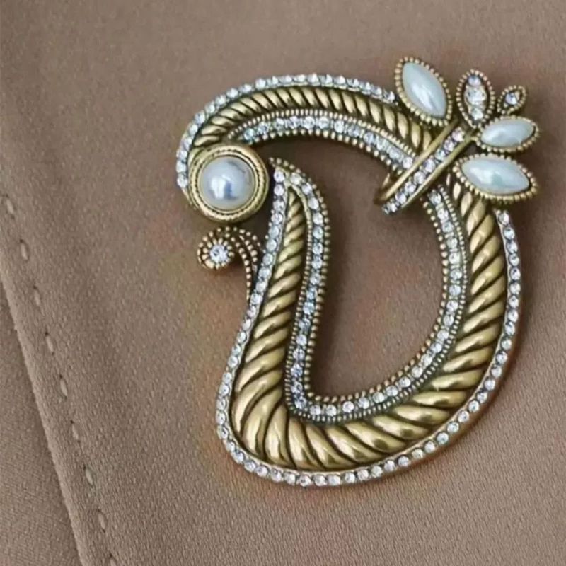 Professionelle Amasht Buchstabe G Brosche High-End Damen Exquisite Retro Einfache Pin Pullover Anzug Xiaoxiang Schmuck_voghion.com