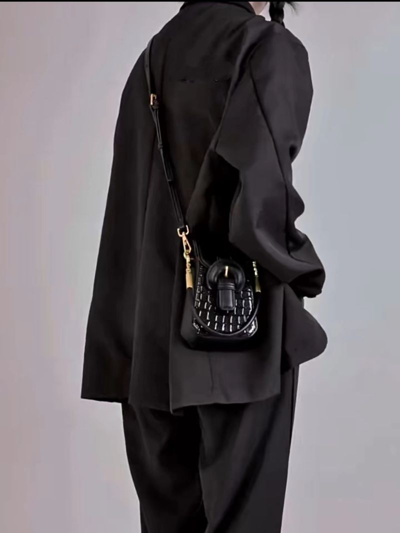 Niche design package, exquisite hand-hd envope, small handbag, mobile phone, fashionable crossbody bag, 2024 new_voghion.com