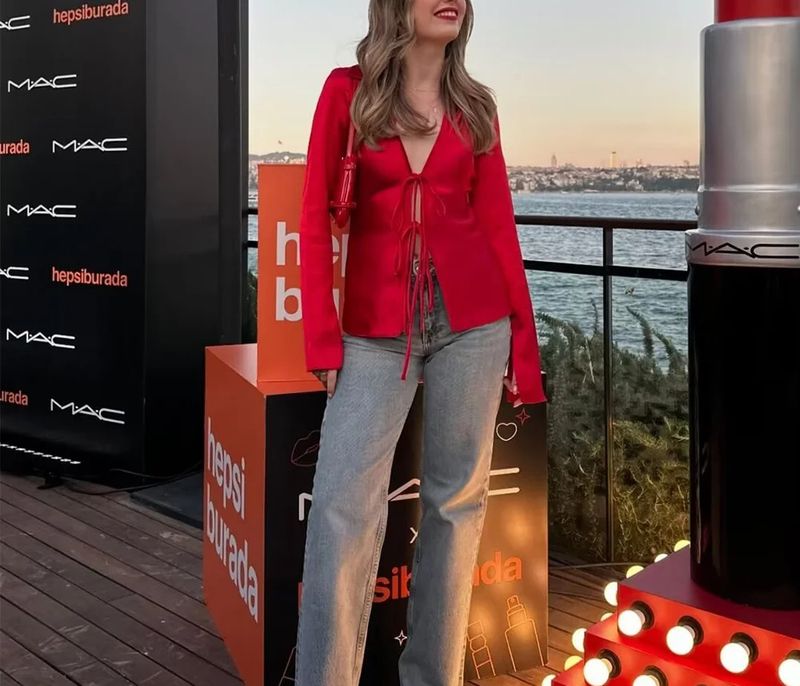 Elegante camicetta in raso con fiocco per donna – Camicia in poliestere elegante e comoda con maniche lunghe e colletto classico_voghion.com