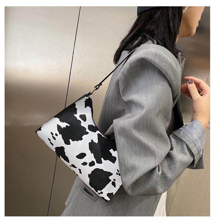 French niche design bag 2024 popular new trendy and trendy portable women's bag fashion leopard print single shoulder underarm bag_voghion.com