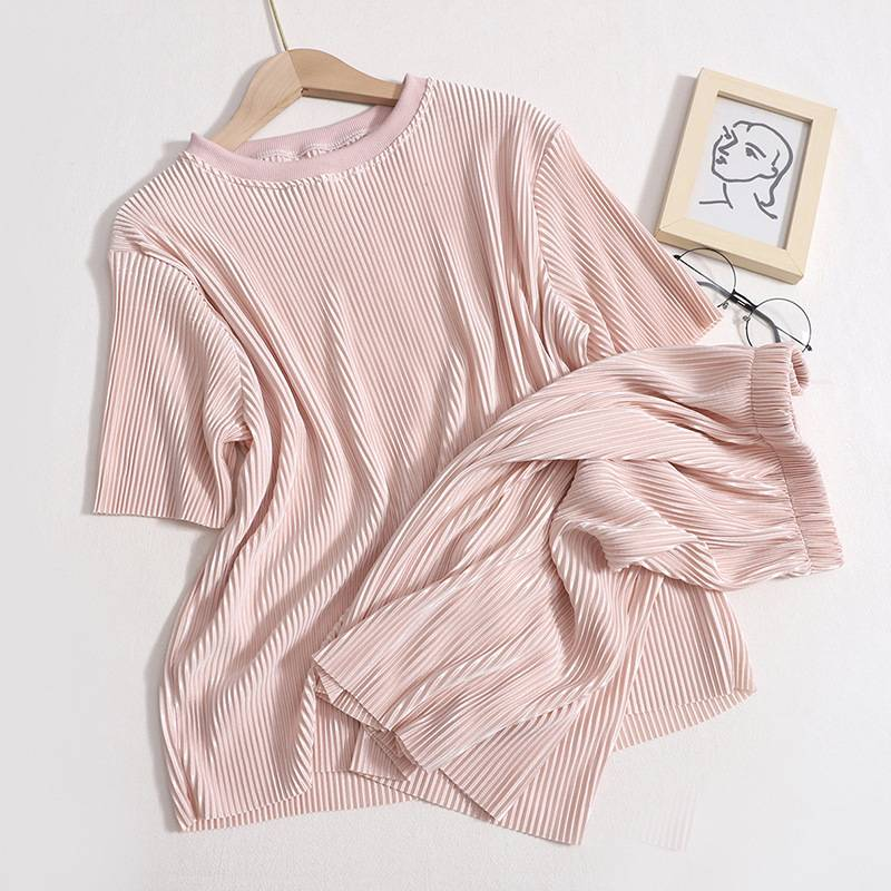 Vêtements pour femmes, costume décontracté polyvalent pour femmes, nouveau style d'été, col rond, manches courtes, t-shirt, short taille haute, costume deux pièces_voghion.com