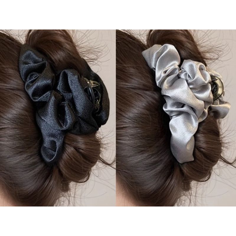 Fermaglio per la nuca a forma di squalo in raso di seta Cloud da donna_voghion.com