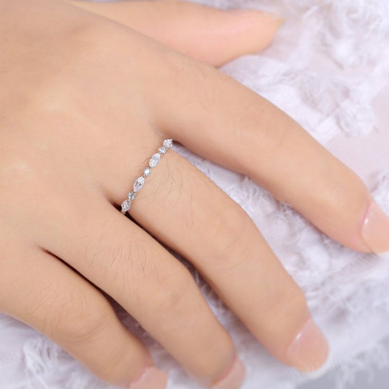 Cao Shi Can Fold pour femmes avec des designs de niche, style cool et tendance sur Instagram, luxe léger japonais, à la mode et_voghion.com