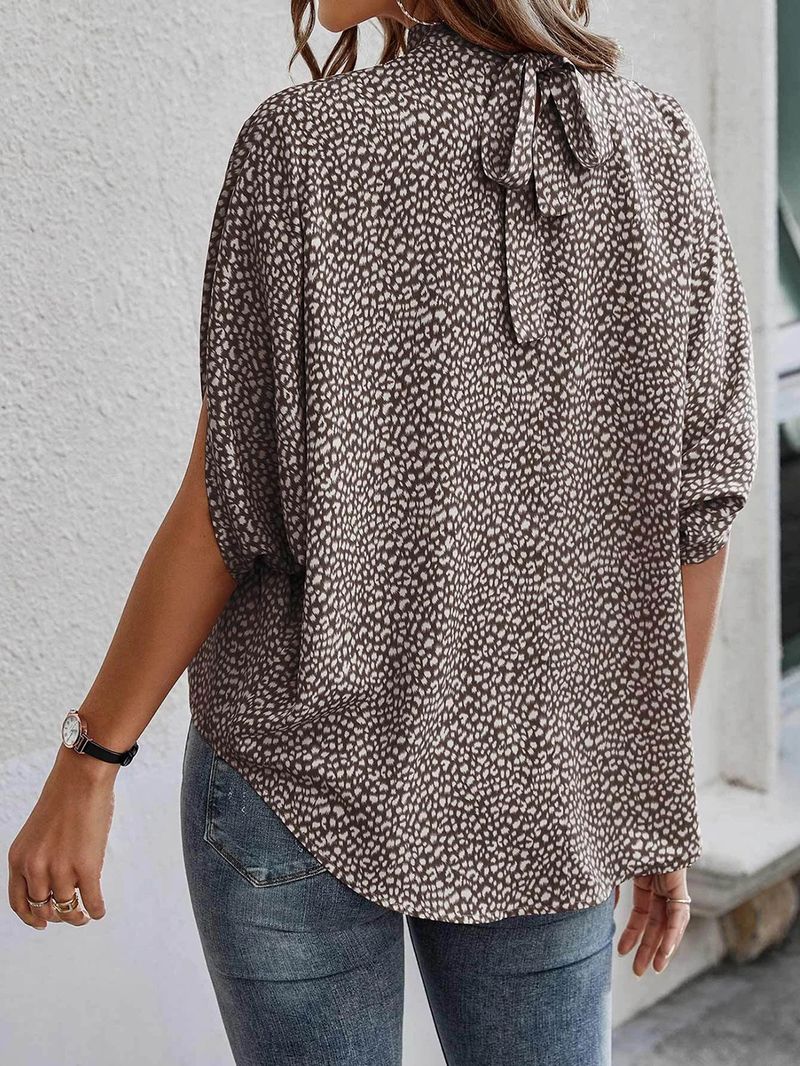 Zomers dameshemd met vleermuismouwen en luipaardprint. Elegant chiffonhemd_voghion.com