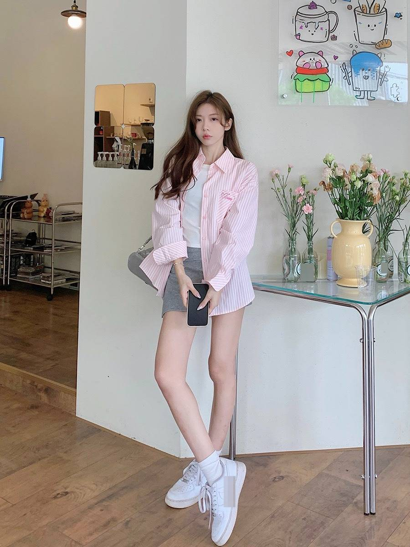 K Embroidered Pink Striped Shirt For Women; New Lightweight, Loose, Sun-protective Blouse With Long Sleeves For Casual Wear._voghion.com