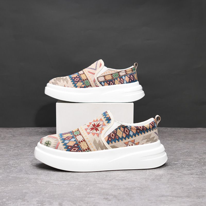 Atmungsaktive Slip-On Lazy Herren-Segeltuchschuhe im chinesischen Stil mit dicken Sohlen und großer Höhe_voghion.com
