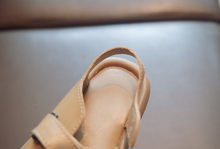 2024 Sandali versatili per bambini semplici alla moda da spiaggia della nuova ragazza estiva 2024 Scarpe singole di marca alla moda con suola morbida_voghion.com