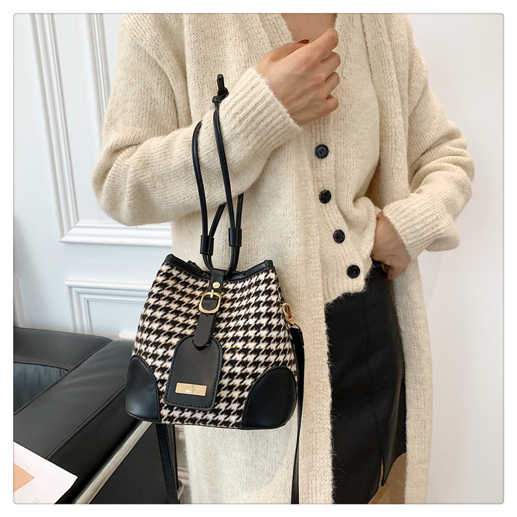 High End Bag for Women, New Autumn Fashion Diagonal Cross Bag Popular Plaid Pattern Niche Thousand Bird Grid Single Shoulder Bucket Bag_voghion.com