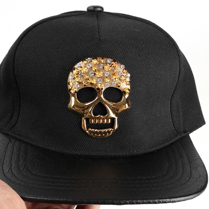 Klasična vintage ulična hip hop plesna kapa iz usnja v hip hop slogu s kovinsko lobanjo in kačjo kožo v tisku_voghion.com