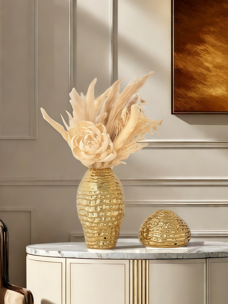 Eine leichte Luxusvase mit goldenem Wellenmuster im europäischen Stil eignet sich für Wohnzimmer, Esszimmer, Flur, Blumenarrangements und Vasenornamente_voghion.com