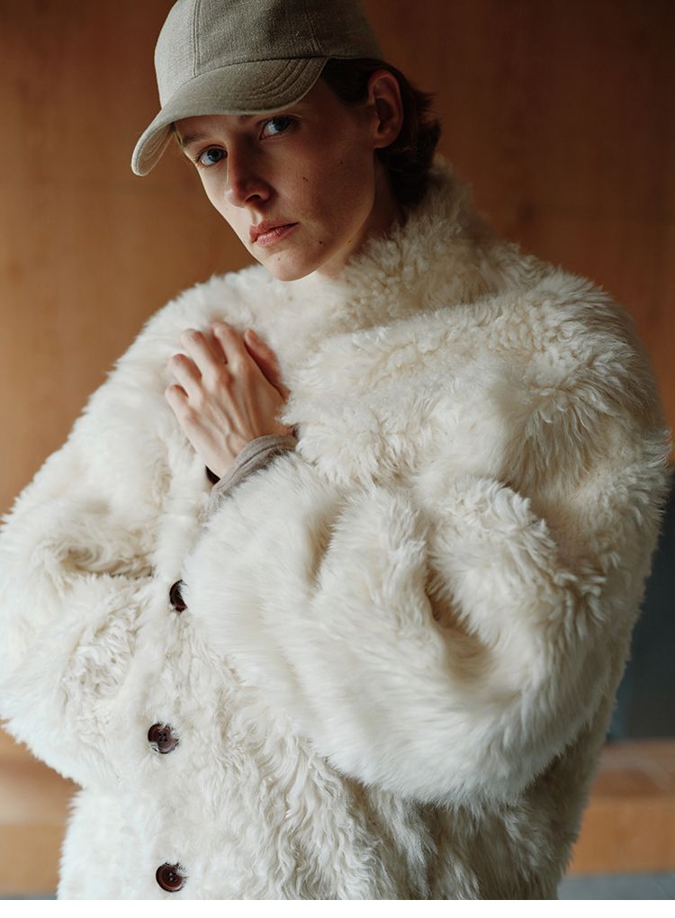 Damen-Kunstpelzmantel mit natürlichen Locken – gemütlicher V-Ausschnitt, offener Cardigan-Stil, toskanisch inspirierte Kunst-Shearling-Jacke_voghion.com