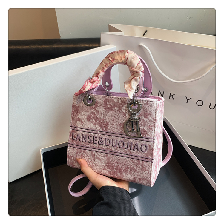 Avanceret broderi håndholdt Daifei taske til kvinder 2023 Nyt efterår/vinter lille design mode en skulder crossbody taske Dai Fei Bao_voghion.com