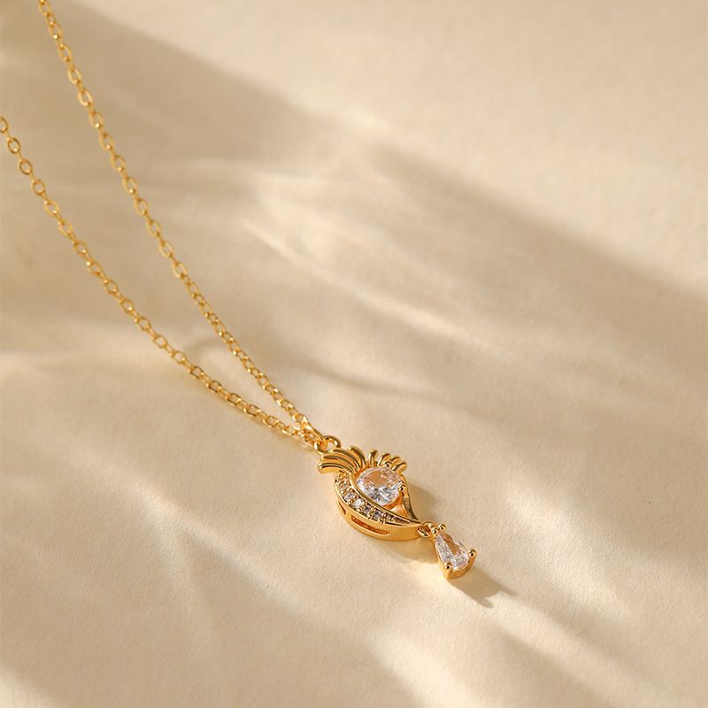 Cadena de clavícula de estilo lujoso y ligero con forma de abanico de oro real K bañado en cobre que se puede apilar y usar con un collar de amor de moda con diseño de concha_voghion.com