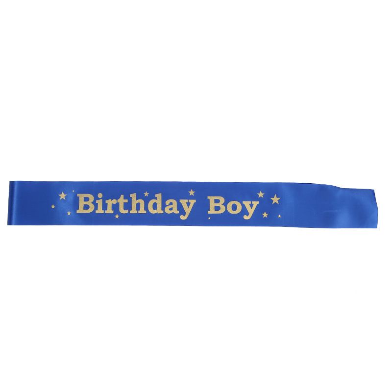 Cinturón de fiesta con corona de cielo estrellado azul y etiqueta para cumpleaños de niño._voghion.com