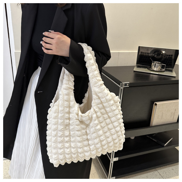 Borsa nuvola alla moda per ragazza coreana 2024 nuova borsa a tracolla con fiori a sbuffo nella borsa a bolle pieghettata_voghion.com