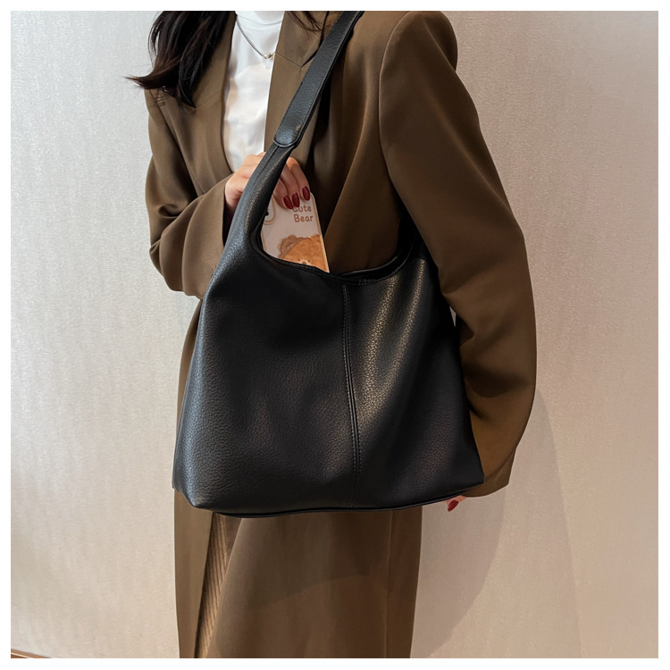 New fashionable women's bags for spring and summer, single shoulder underarm bag with large capacity crossbody bag, high-end commuting tote bag_voghion.com
