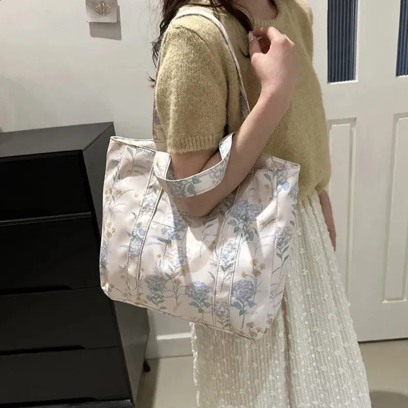 Fashionable Shoulder Bag Stylish Diagonal Cross Large Capacity Handbag 240829_voghion.com