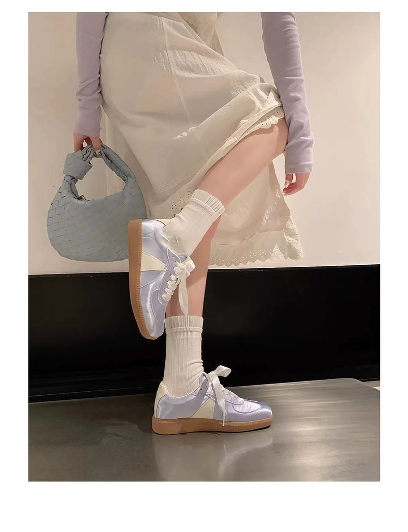 Ballerinarianism 2024 Frühjahr Neue Weiche Sohle Satin Quadratischen Kopf Innen Erhöhen Casual Vielseitige Deutsche Trainingsschuhe für_voghion.com