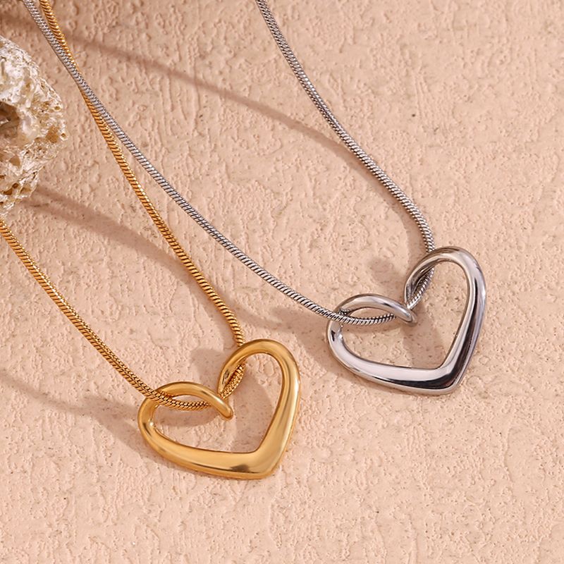 Collana elegante con ciondolo a forma di cuore da donna con catena a serpente, in acciaio inossidabile placcato oro 18 carati, collana a strati minimalista e delicata per le donne_voghion.com