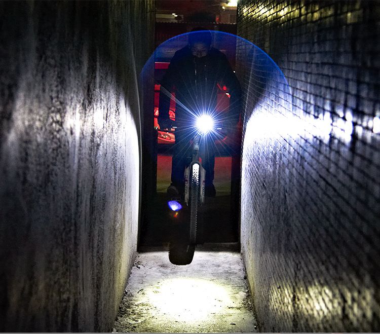 Bicycle strong light flashlight, USB charging headlights, mountain bike riding equipment, high brightness lighting_voghion.com
